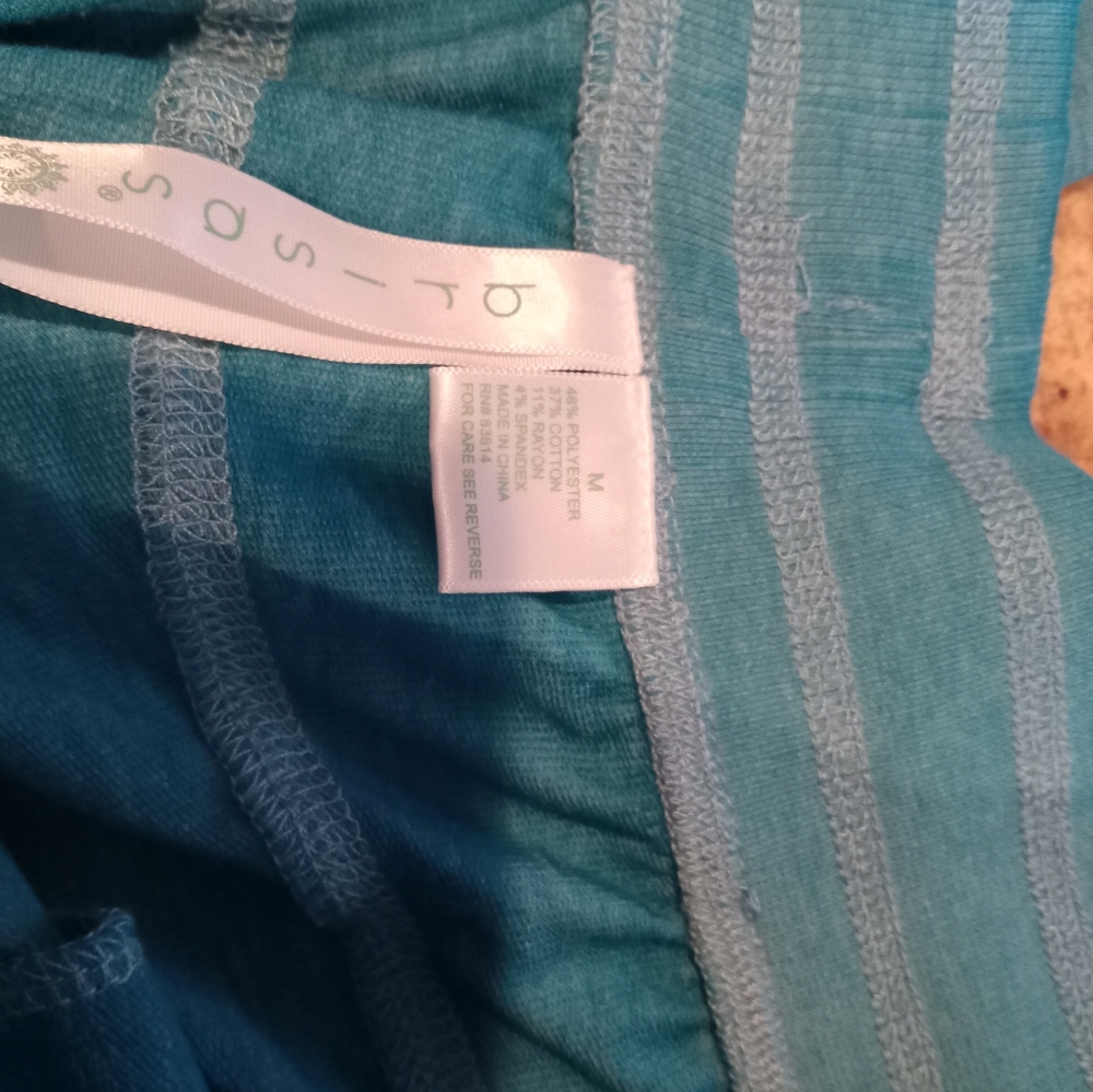Capris - Picture 4 of 4